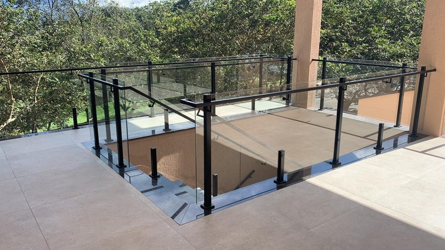 Guarda-corpo em alumínio instalado em obra da Esquadrilar, Arujá