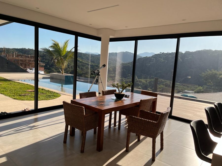 Esquadria de alumínio instalada em obra da Esquadrilar, Arujá